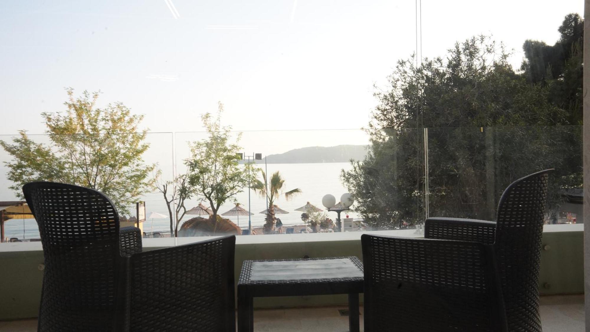 Luxury Frontline Biser Mora *